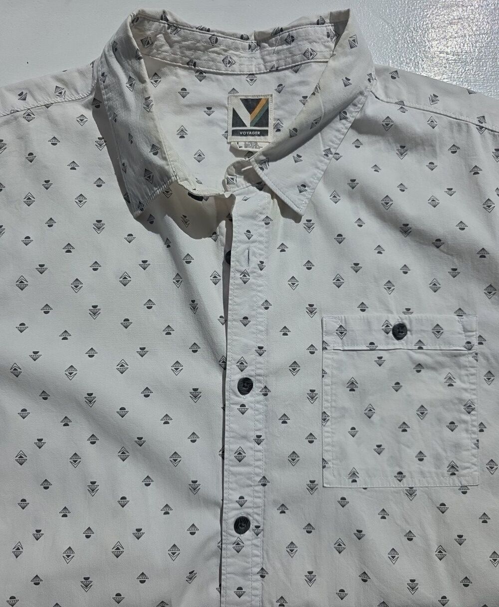 Voyager Button Shirt Short Sleeve Men's L Cream and Gray Cotton Casual Graphic